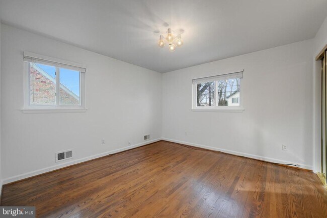 Building Photo - 5804 Lenox Rd