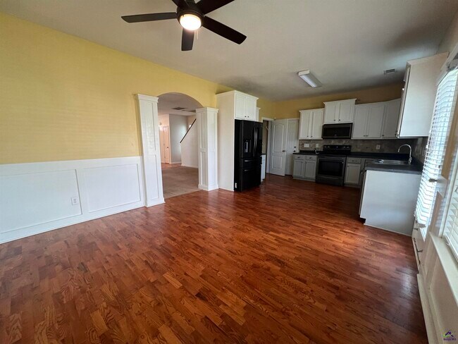Building Photo - 206 Meyers Lake Dr