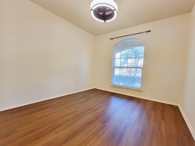 Building Photo - Beautiful 4 BR / 2 BA Home for Rent in Austin