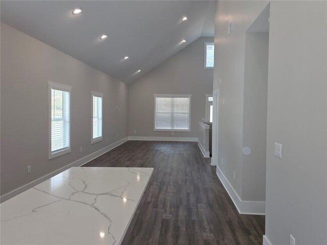 Building Photo - 147 Dripping Rock Trl