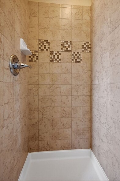 Building Photo - 10202 Silver Stirrup Dr