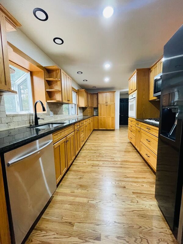 Building Photo - 2010 W 95th St