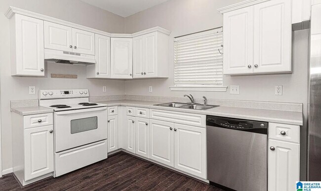 Building Photo - 115 Charlton Ln