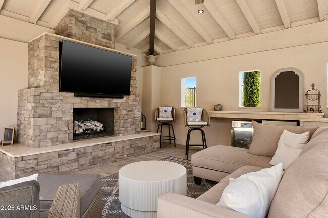 Building Photo - 5803 E Parnell Dr