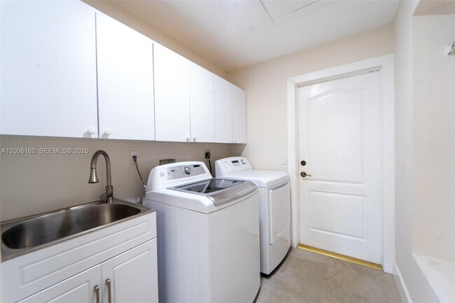 Building Photo - 16782 SW 78th Ct