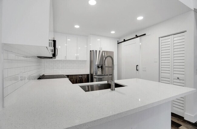 Building Photo - 4143 Palm Bay Cir