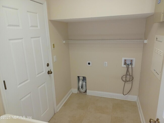 Building Photo - 4463 Ecton Ln E