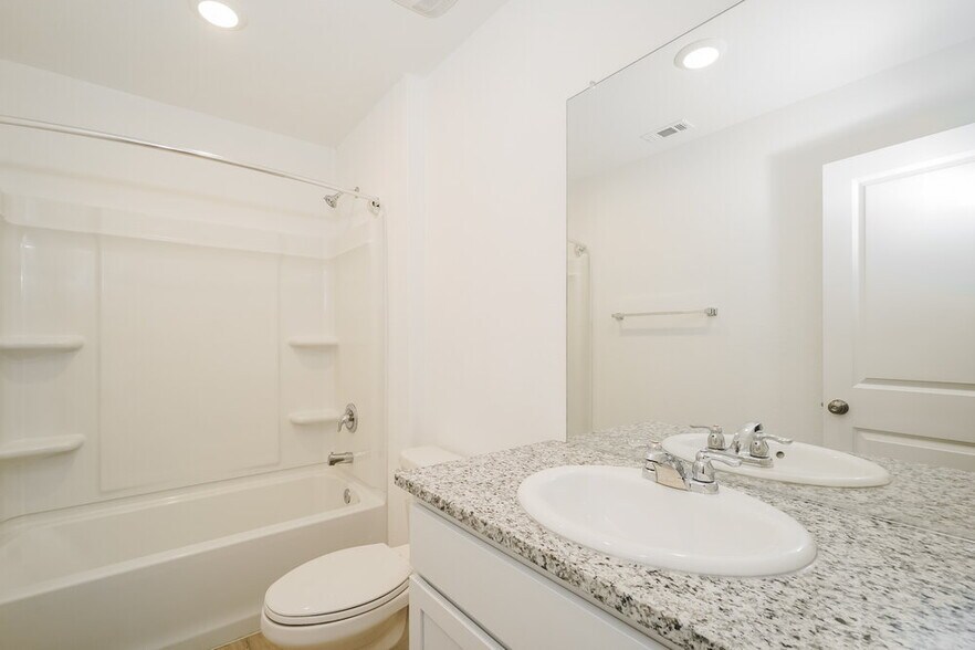 Building Photo - 13910 Reservoir Dr