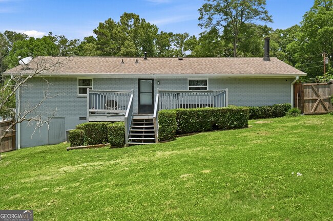 Building Photo - 405 King Arthur Ct