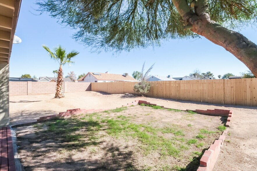 Building Photo - 12323 N 86th Ln