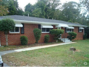 Building Photo - Cozy 2 Bedroom / 1 Bath Duplex