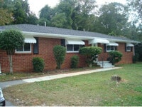 Building Photo - Cozy 2 Bedroom / 1 Bath Duplex