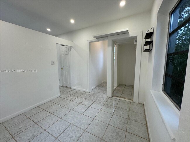 Building Photo - 2380 NW Flagler Terrace