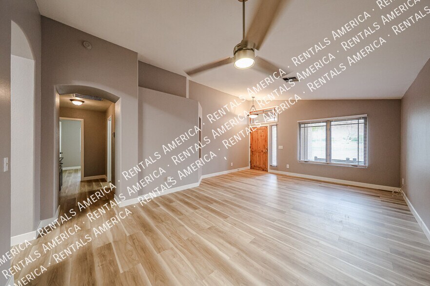 Building Photo - 133 W Muriel Dr