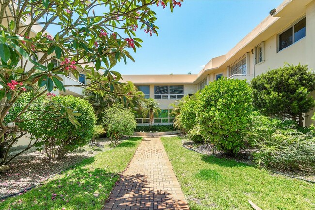Building Photo - 9940 Collins Ave