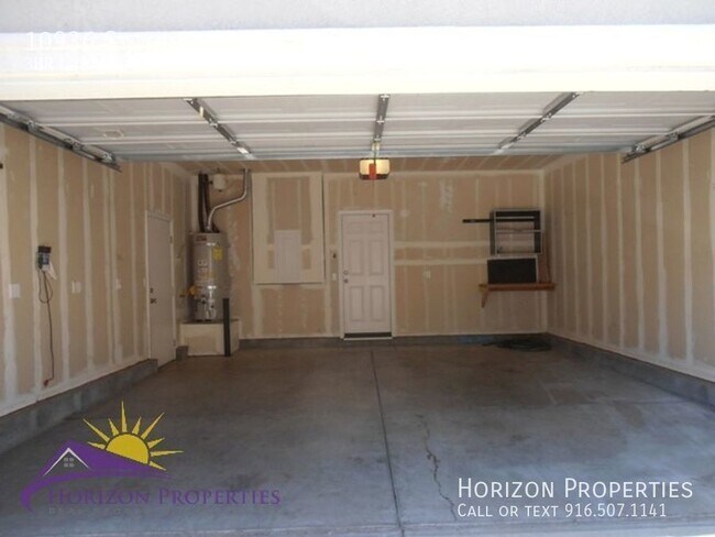 Building Photo - Modern Two-story 3 Bed 2.5 Bath 1,374 sqft...