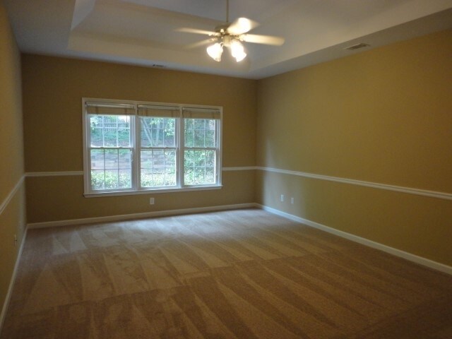 Building Photo - 1034 Chesterfield Place NW