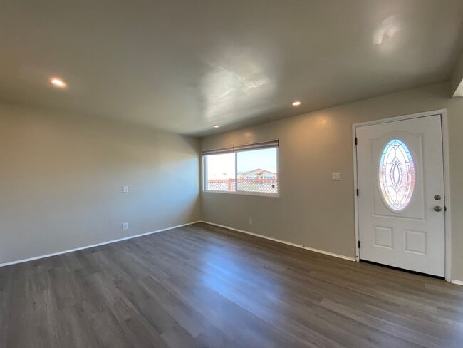 Building Photo - Beautiful 55+ Senior Community Single Story Home in Costa Serena!