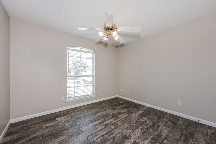 Building Photo - 316 Rock Hill Dr