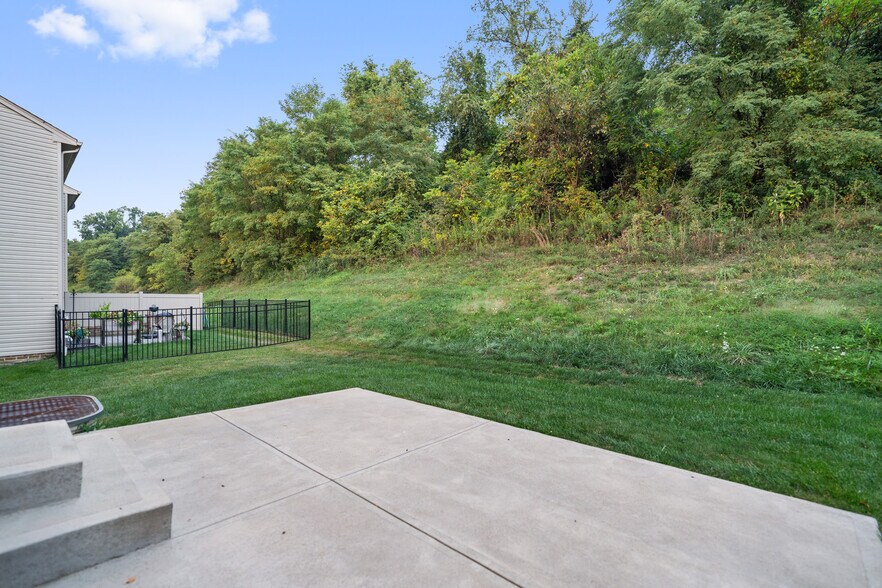 Building Photo - 8042 Hinsdale Ln