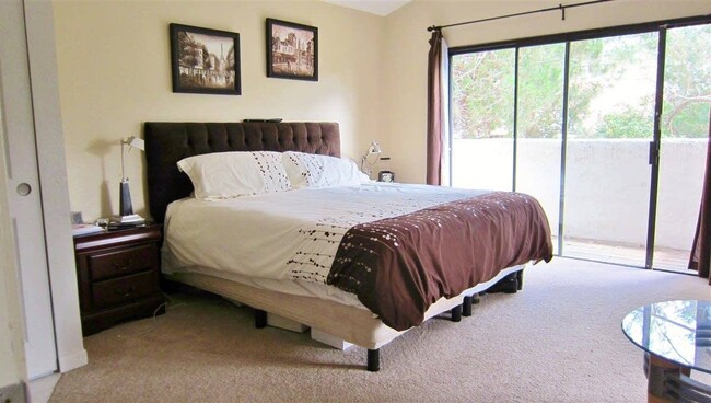 Building Photo - LA JOLLA - 2 Br + Den, Private End Unit To...