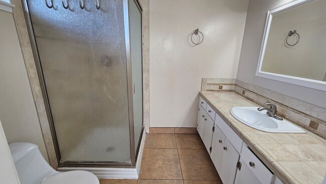 Building Photo - RENT WILL BE $3950 THROUGH MAY 2026!