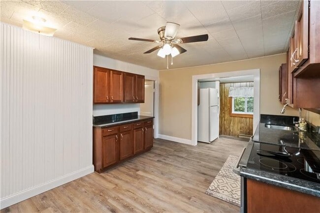 Building Photo - 127 Magill Rd