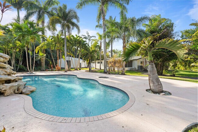 Building Photo - 16900 SW 62nd St