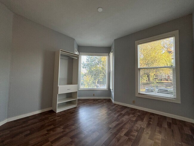 Building Photo - 421 Mt Ida St