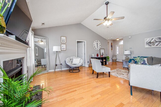 Building Photo - Good size home East of Raeford