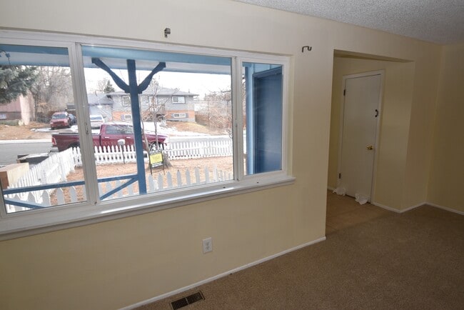 Building Photo - 1640 Shenandoah Dr