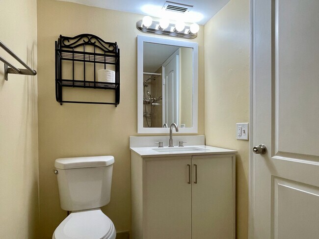 Building Photo - 1005 S Flagler Ave