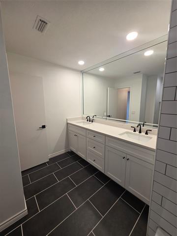 Building Photo - 10168 Stoneleigh Dr