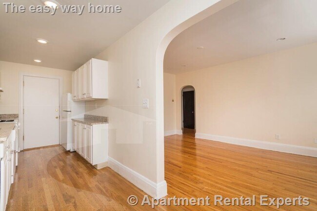 Building Photo - 123 Highland Ave