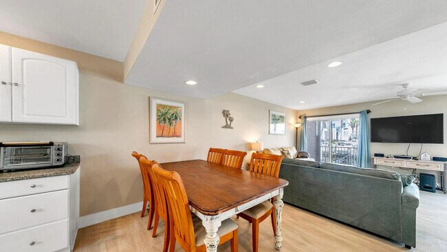 Building Photo - 445 Gulf Shore Dr