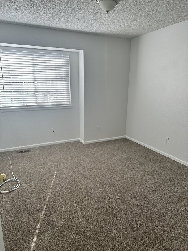 Building Photo - All yard care included! Great community am...