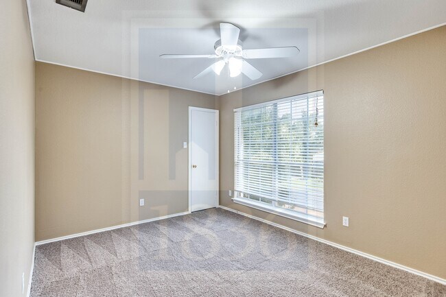 Building Photo - 2104 Grove Dr