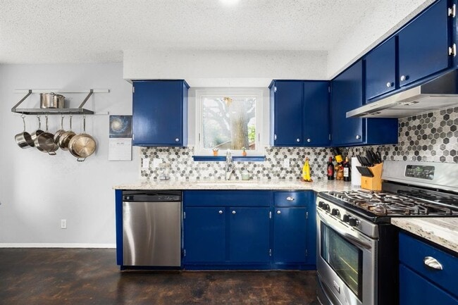 Building Photo - 4702 Gray Fox Dr