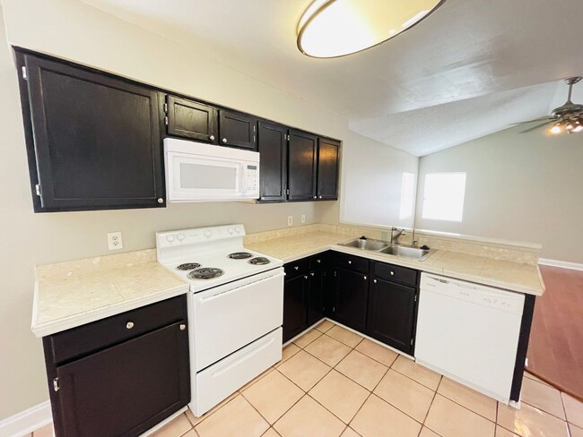 Building Photo - AMAZING HOME 3/2.5 on quiet cul-de-sac in East Orlando