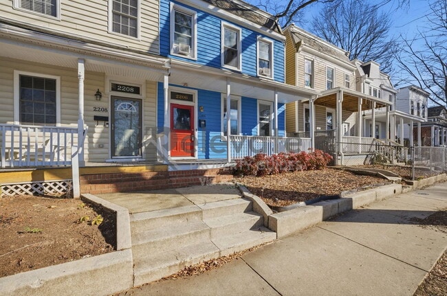 Building Photo - 2206 Parkwood Ave