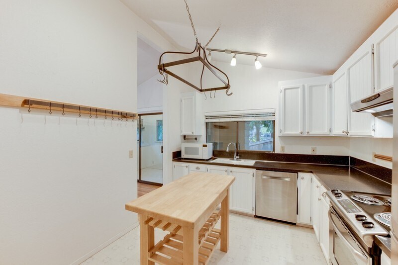 Building Photo - 1614 NE 199th Ct