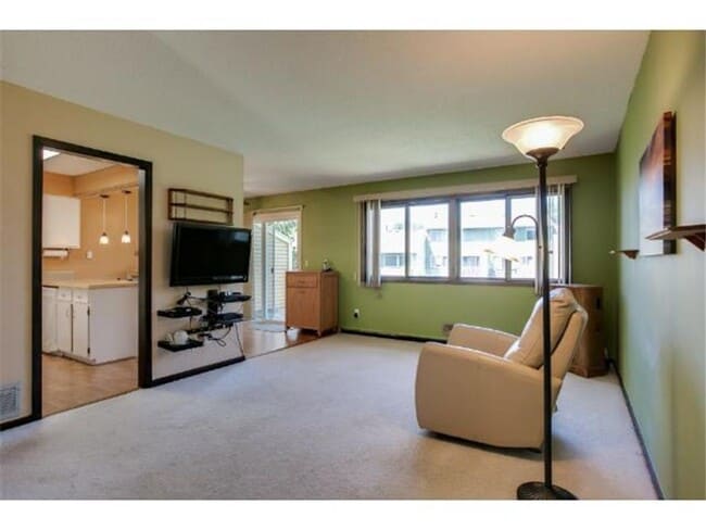 Building Photo - Updated Townhome in Coon Rapids!!  3bed/2bath
