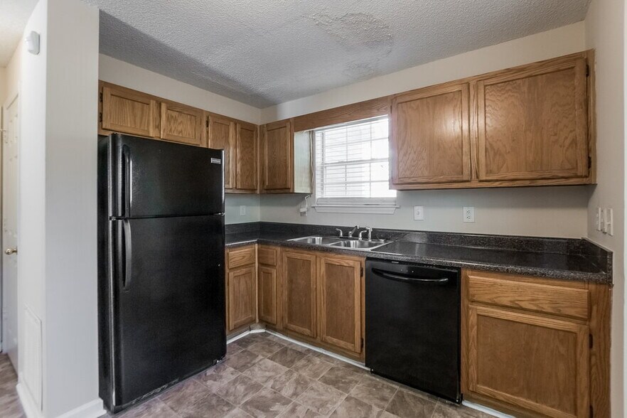 Building Photo - 134 Summer Crest Pl SW