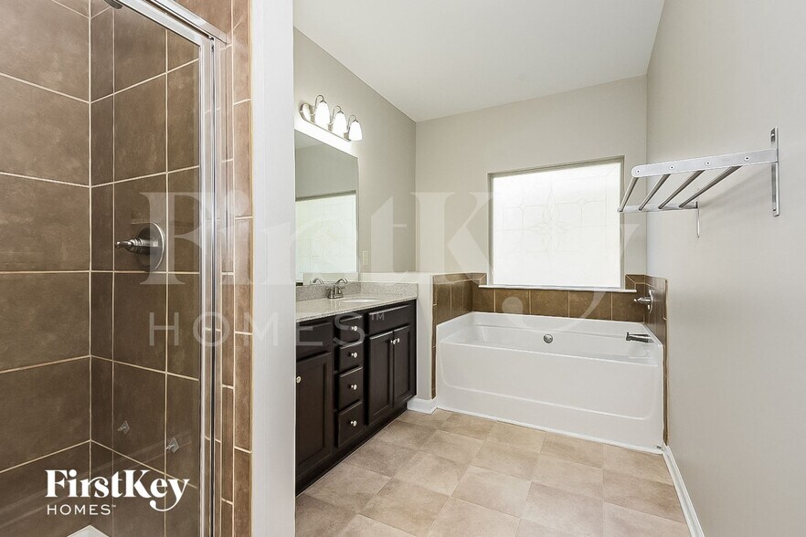 Building Photo - 100 Stone Manor Ct