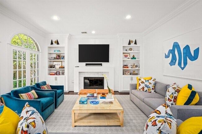 Building Photo - 5527 Briar Dr