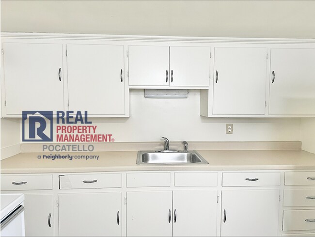 Building Photo - 159 S 11th Ave