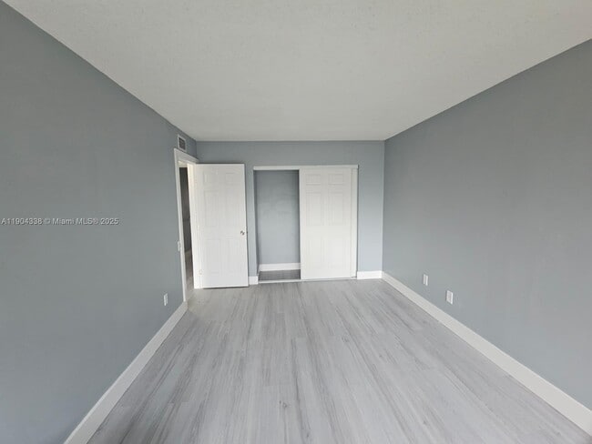 Building Photo - 6547 SW 116th Pl