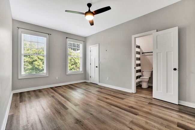 Building Photo - 100 E Maple St