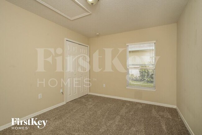 Building Photo - 415 Barlyn Ave