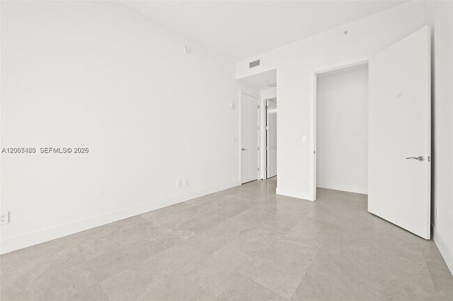 Building Photo - 175 SE 25th Rd